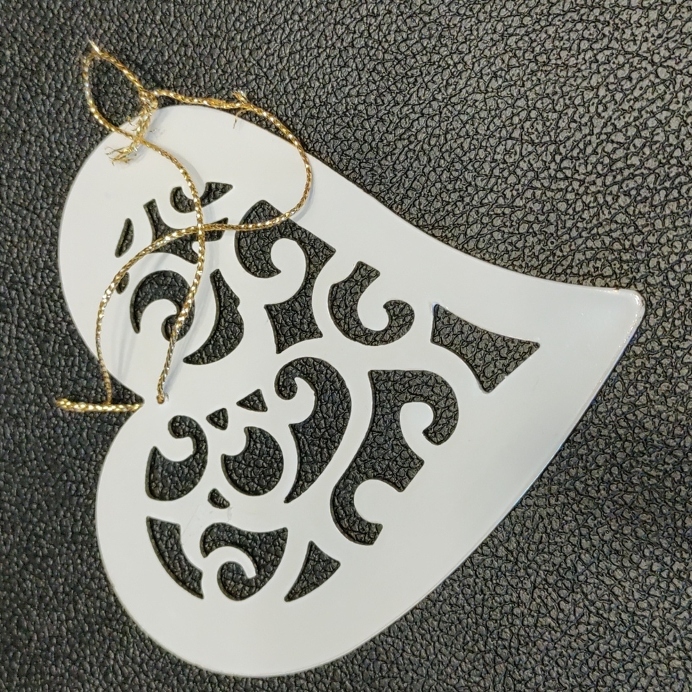 Victoria's Secret filigree heart ornament - Picture 6 of 8